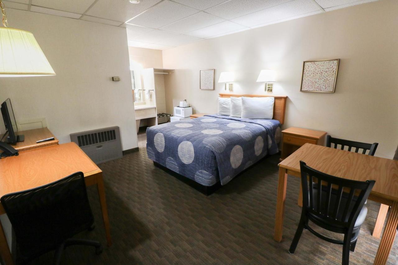 Bear Lodge Motel 선댄스 외부 사진