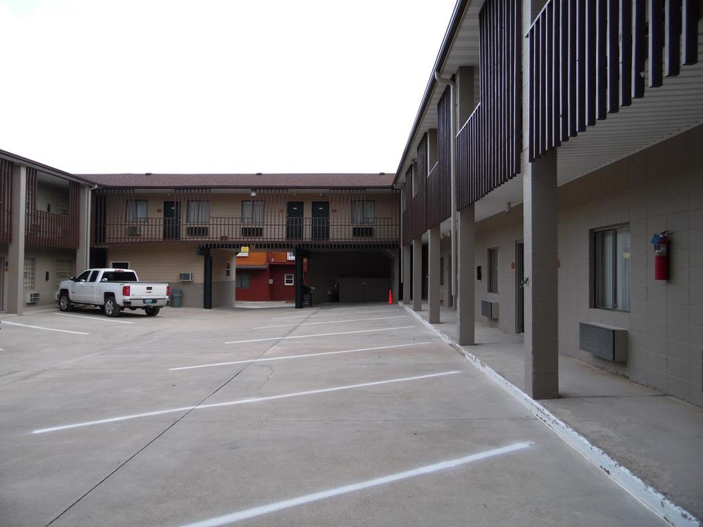 Bear Lodge Motel 선댄스 외부 사진