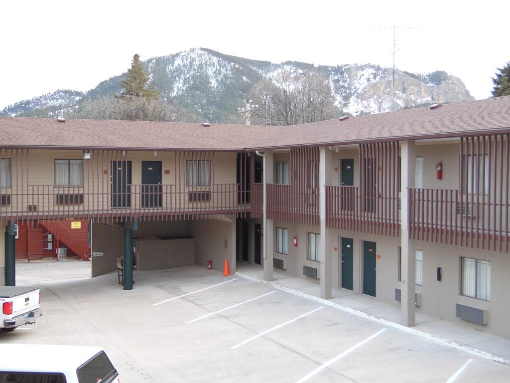 Bear Lodge Motel 선댄스 외부 사진