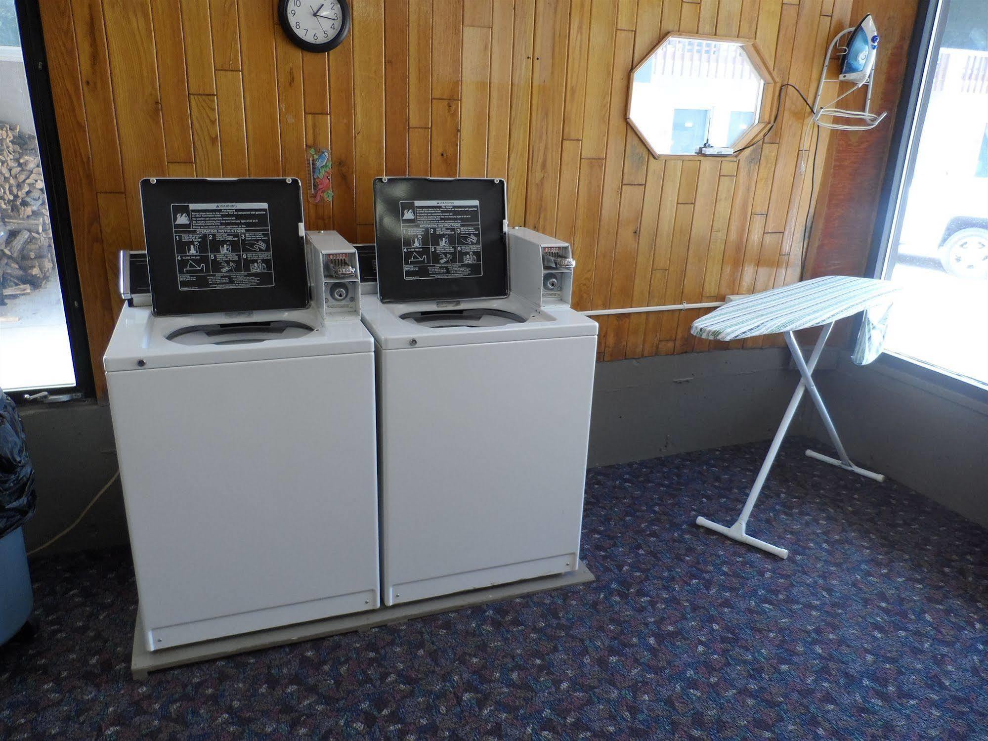 Bear Lodge Motel 선댄스 외부 사진