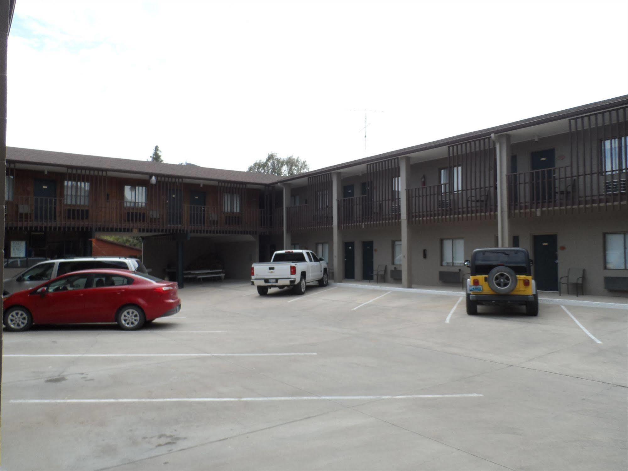 Bear Lodge Motel 선댄스 외부 사진